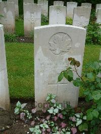 Etaples Military Cemetery - McGregor, Russel Bruce